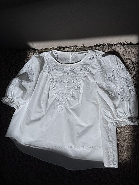 Блуза жіноча вінтажна з мережкою