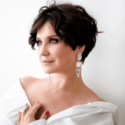 Елена Гребенникова Палитра серьезного романтизма