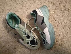 Жіночі кросівки. Розмір 41 