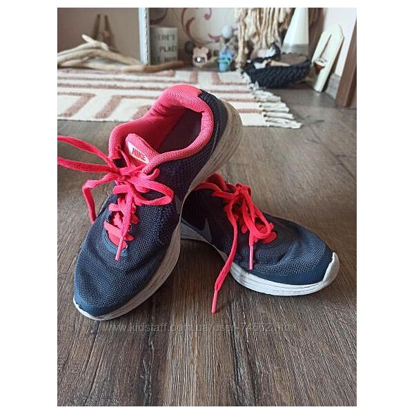 Летние кроссовки Nike оригинал размер 35,5