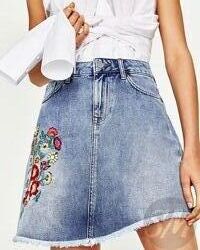 Юбка джинсовая с вышивкой Zara. 