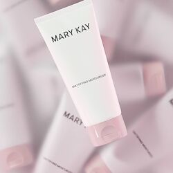 Матуючий зволожувальний засіб Mary Kay для комбінованої/жирної шкіри