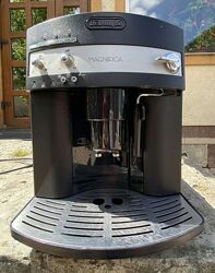 Кавова машина Delonghi Magnifika