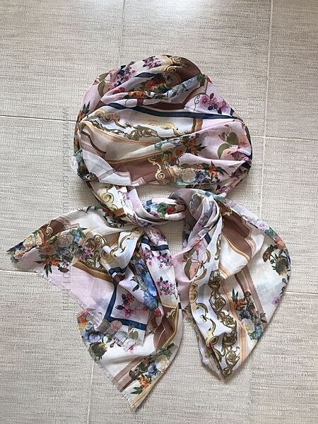 Легкий, большой красивый шарф шаль с шелком. 177х73