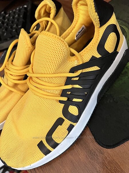 Кросівки розмір 40