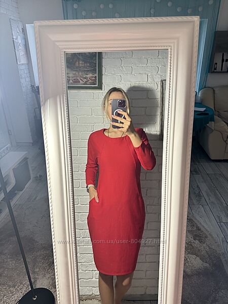 Шикарна червона сукня