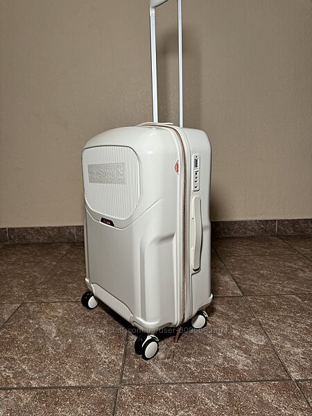 Середня валіза чемодан Wittchen