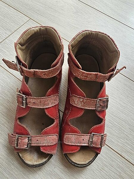 Ортопедичні босоніжки б/в