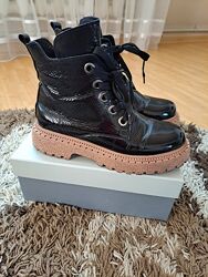 Лаковые ботинки