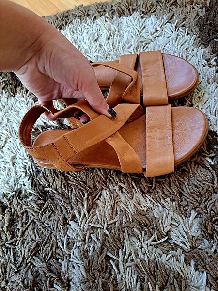 Кожаные босоножки 