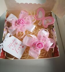 Подарочный набор бантиков , заколочек, ободков для девочек  