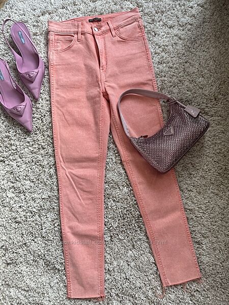 Рожеві джинси скінні Levis Line 8 у стилі Barbie