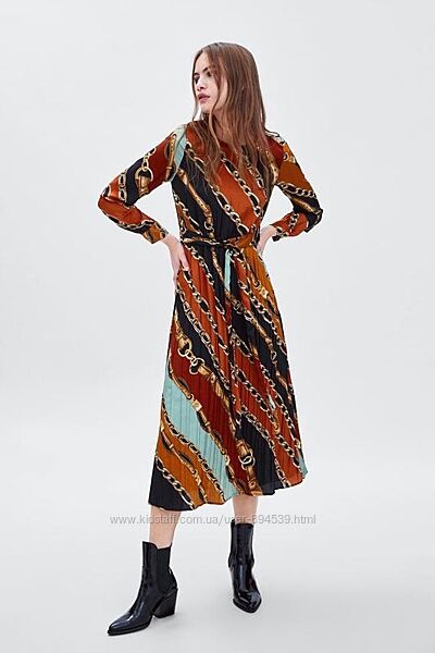 Стильное платье миди плиссе zara