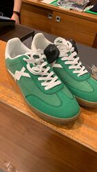 Benetton новые кроссовки р 41, стелька 27 см