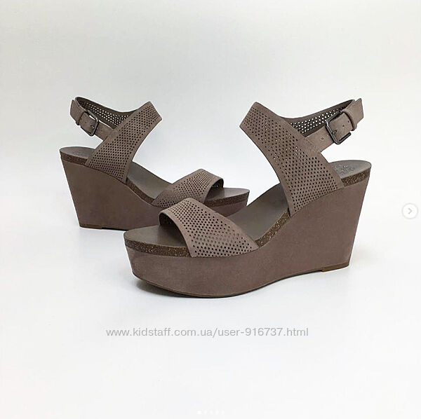 Знижка Шкіряні босоніжки Vince Camuto 39