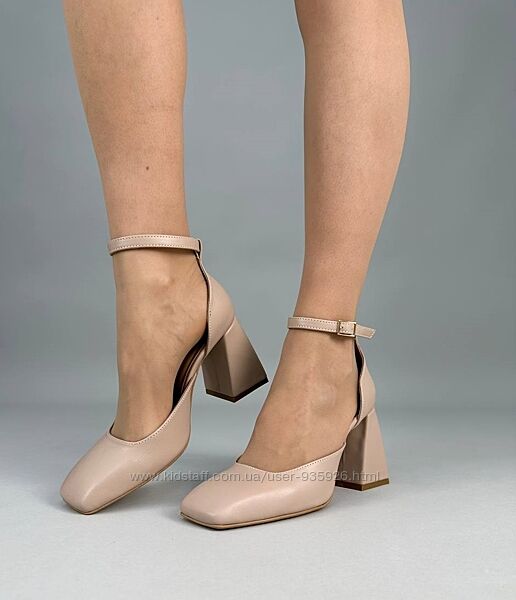 Чорні й бежеві туфлі на підборах