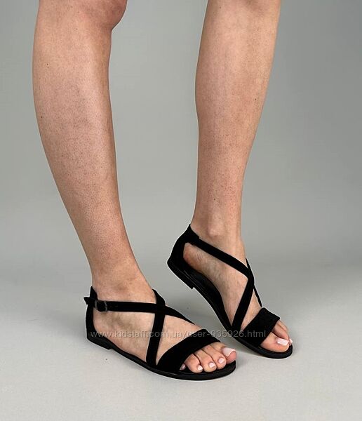 Лакові й замшеві босоніжки