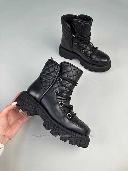 Бежеві й чорні зимові черевики