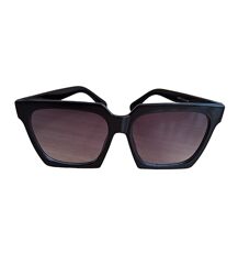 Жіночі сонцезахисні окуляри.