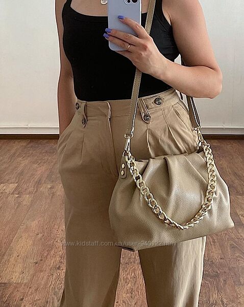 Мяка сумка жіноча середнього розміру в натуральній шкірі на плече