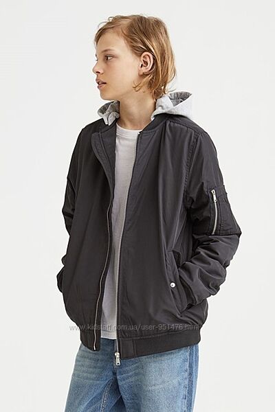 Утеплена куртка бомбер з капюшоном від H&M