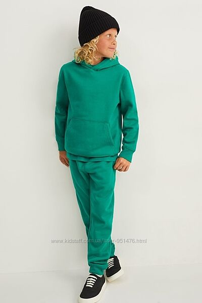 костюми, комплекти.