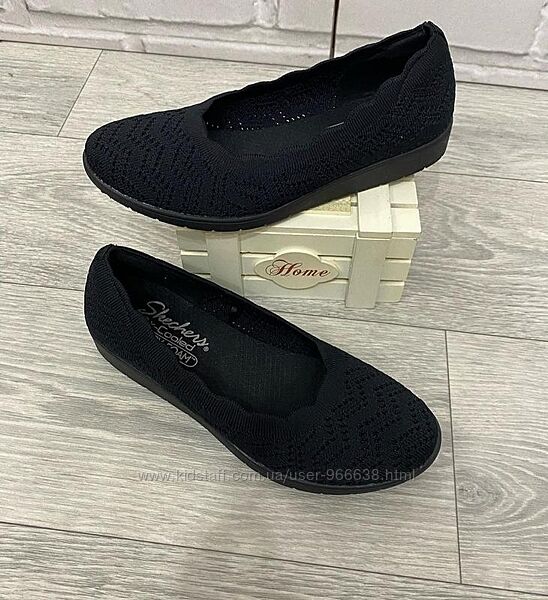 лофери на танкетці від Skechers.