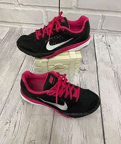 Комбіновані кросівки . Оригінальні.