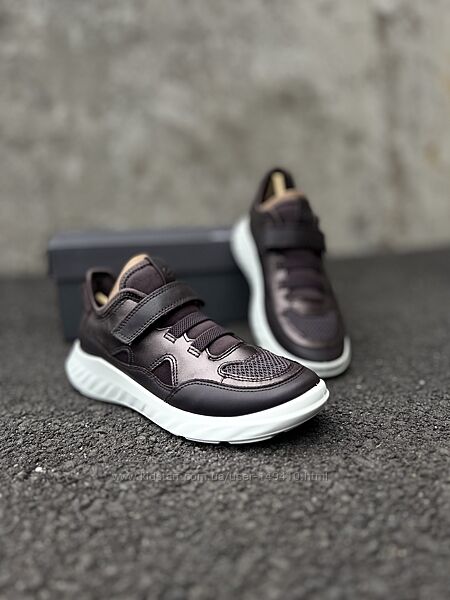 Водовідштовхувальні шкіряні кросівки Ecco. Оригінал.