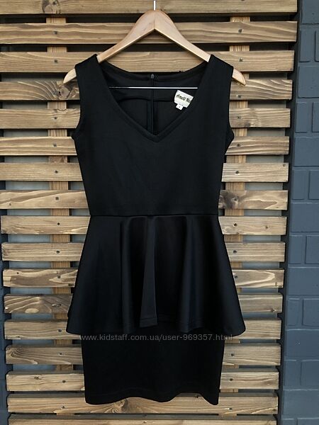 Платье с баской