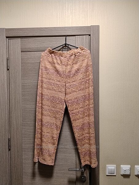 Зручні м&acuteякі штани від reserved широкого крою