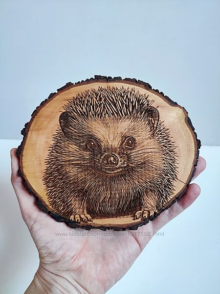 картина на срезе дерева дуб ёжик ёж Handmade декор / 13х15 см