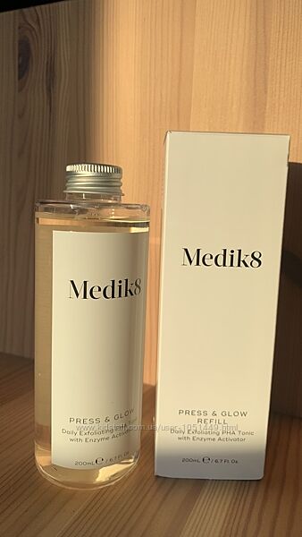 Мякий тонер із РНА-кислотою Medik8 Press & Glow