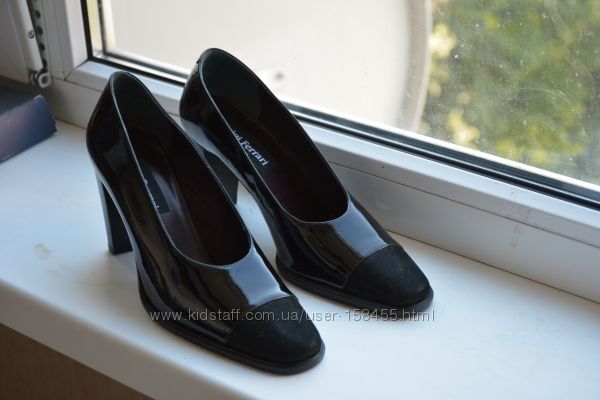 Итальянские лаковые туфли 38 размер