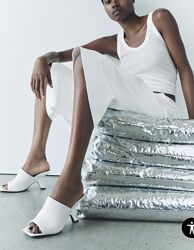 Кожаные белые босоножки Zara