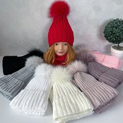 Детская зимняя вязанная шапка и хомут с натуральным бубоном на флисе