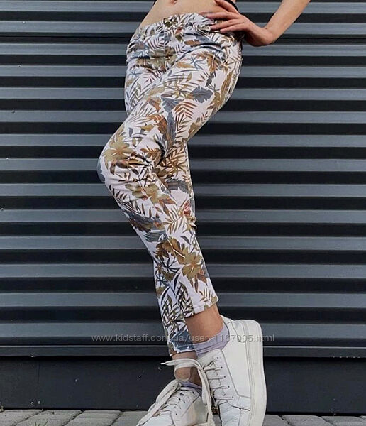 Стильные джинсы брюки Zara basic в цветочный принт размер S