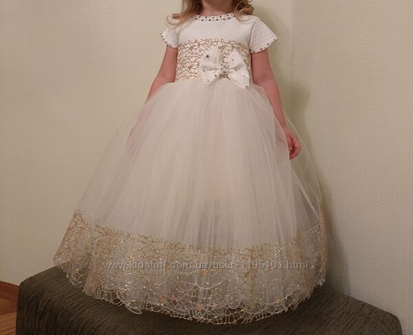 Неймовірно гарна сукня для дівчинки біла з золотом