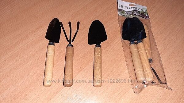 Набор из трех маленьких инструментов лопатки 2штуки разные и грабли