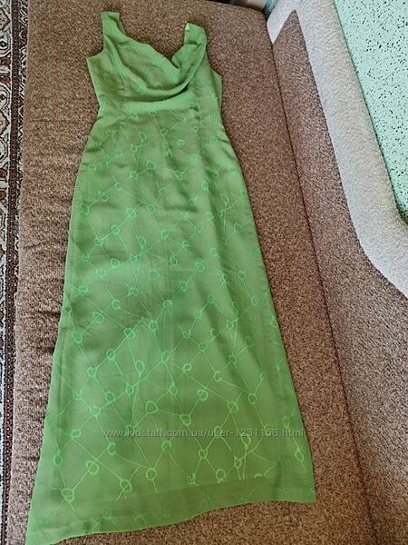 Длинное зелёное платье в пол