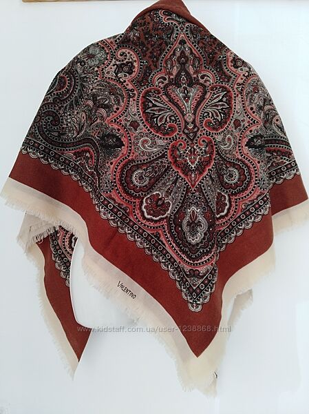 Шерстяная шаль Valentino.