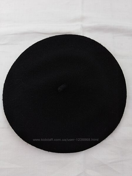 Черный шерстяной берет EVEN&ODD.