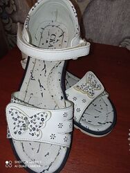 Босоножки босоніжки дівчині