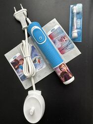 Дитяча електрична зубна щітка Oral-B з подарунком