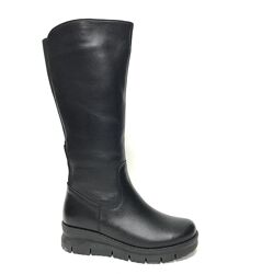 Новые зимние сапоги 36 р кожаные тёплые на танкетке удобные мягкие