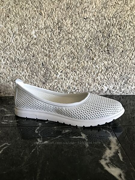 Женские новые балетки светлые 39 р мягкие кожаные перфорированые белые