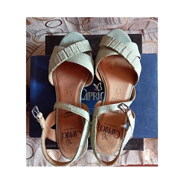 Летние босоножки на небольшом каблуке Caprice Германия, 39 размер