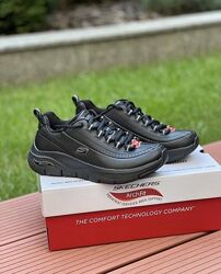 Базові чорні шкіряні кросівки skechers /сша/, практичністі та комфортні