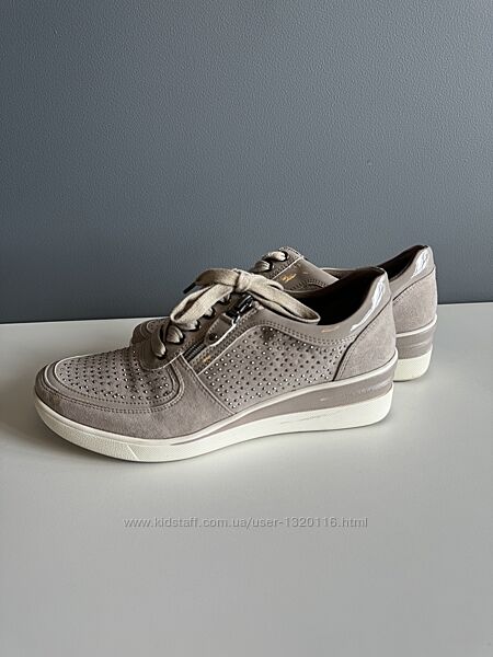 Класні туфлі 40р