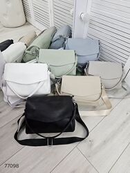 Стильний, гарний клатч з мякої і приємної на дотик екошкіри КОД 77098  